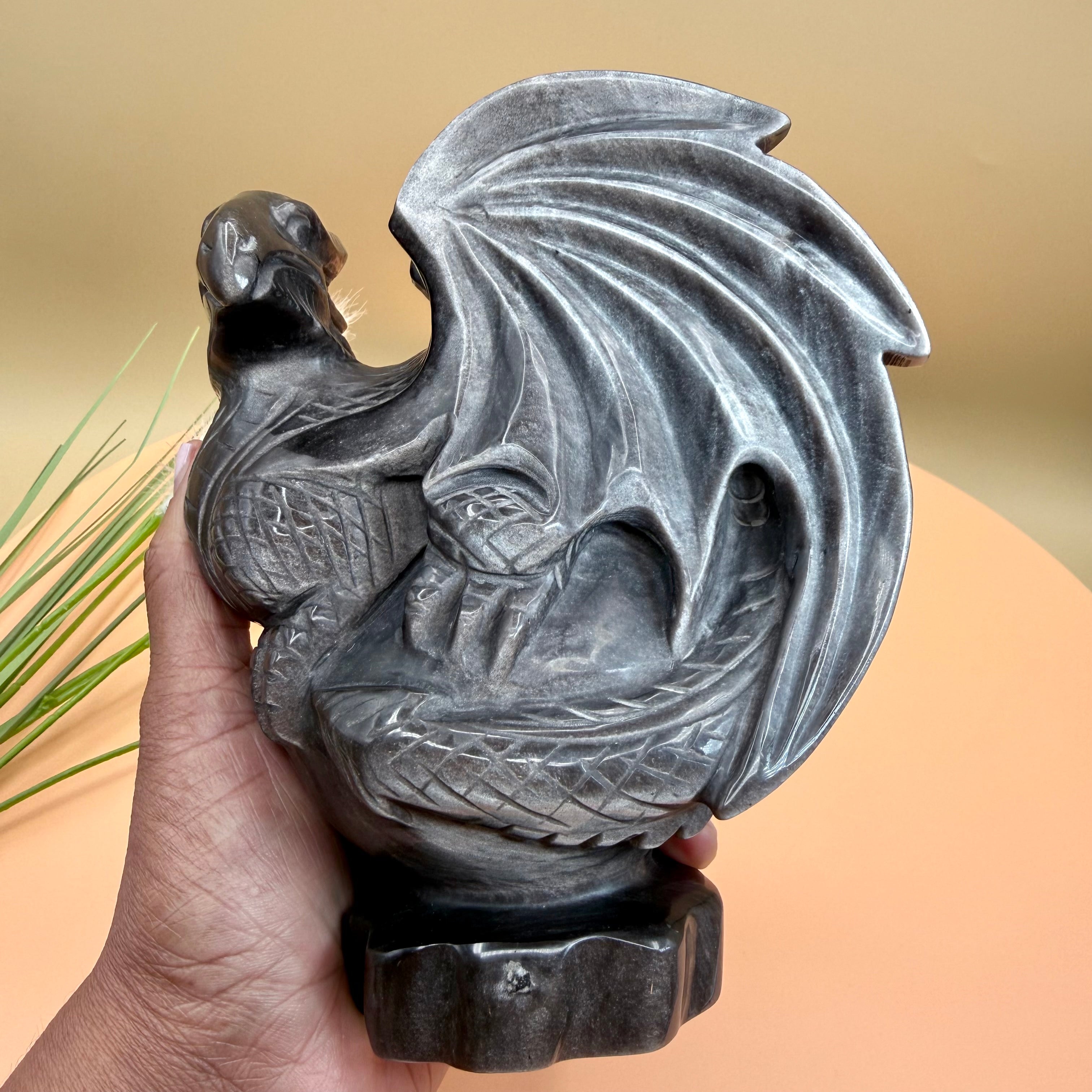 Silver Sheen Obsidian Gryphon [XB599]