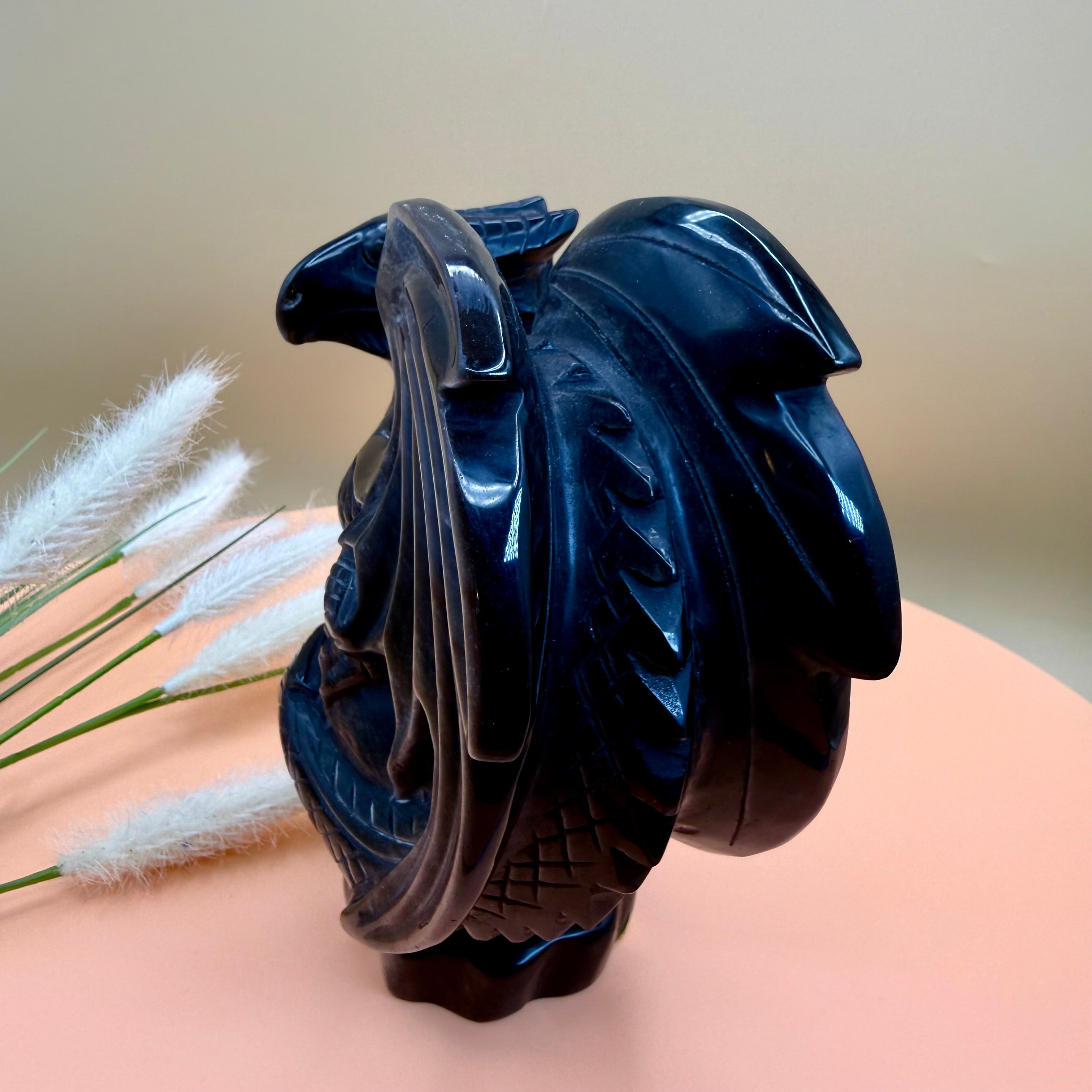 Silver Sheen Obsidian Gryphon [XB599]