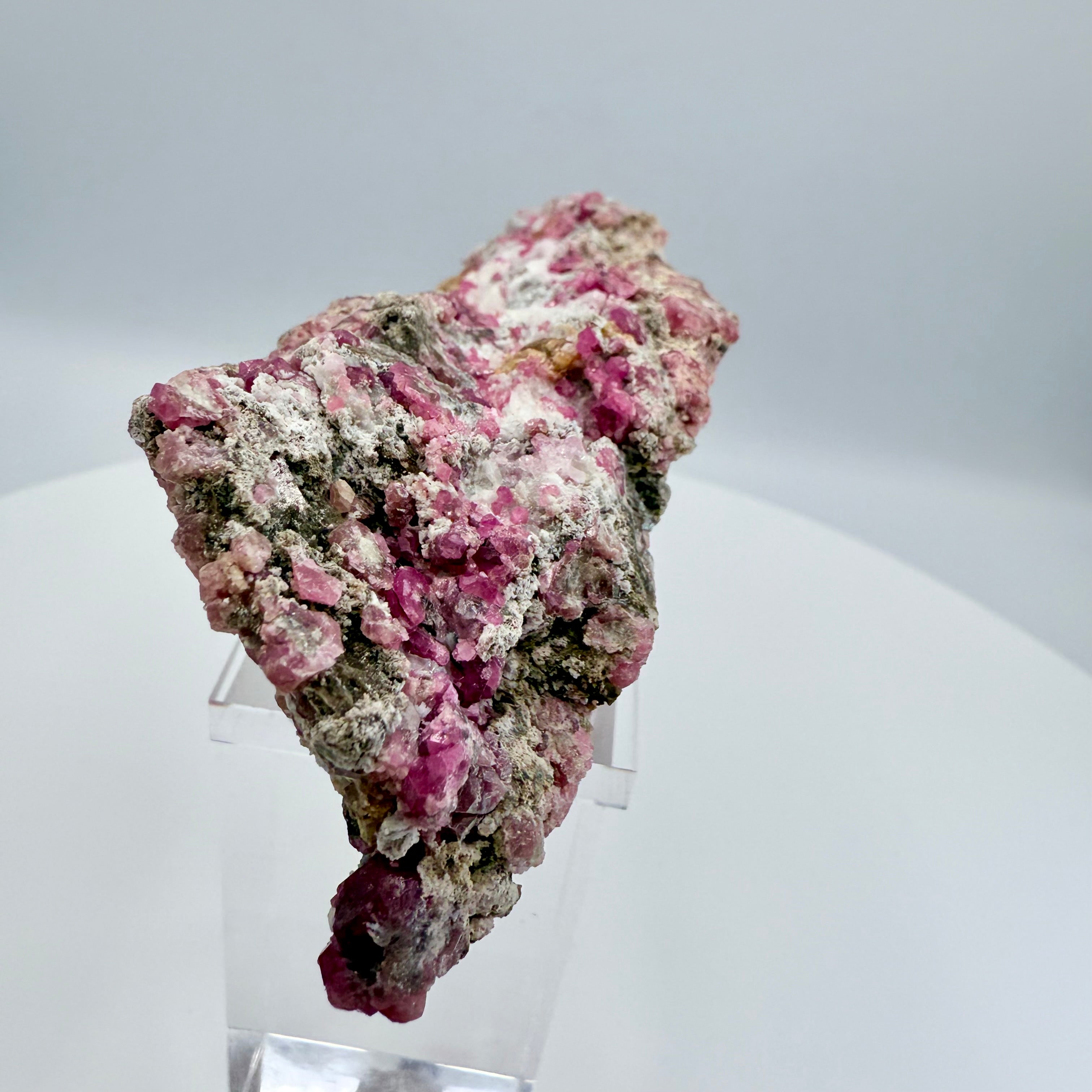 Raspberry Grossular Garnet 16x5cm