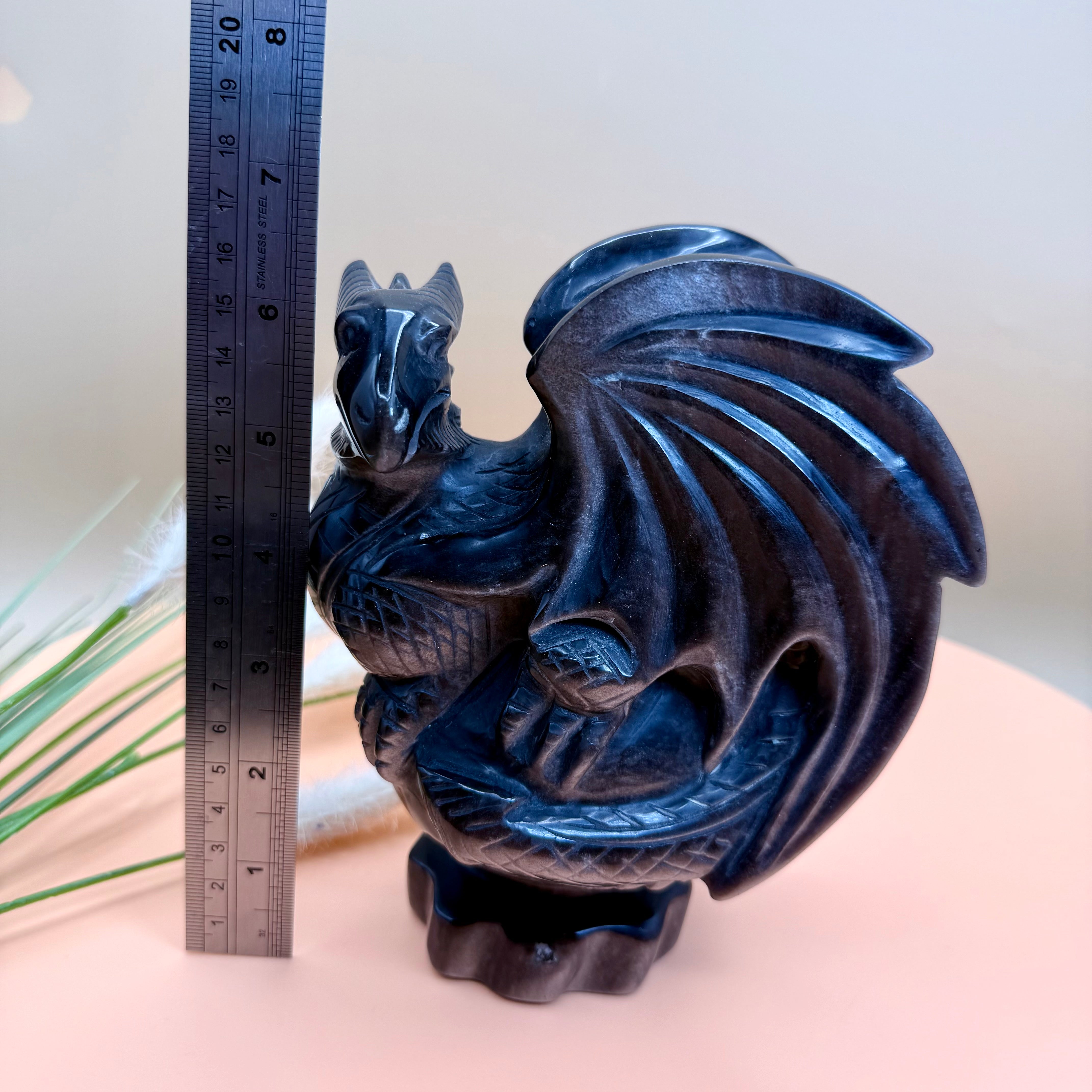 Silver Sheen Obsidian Gryphon [XB599]