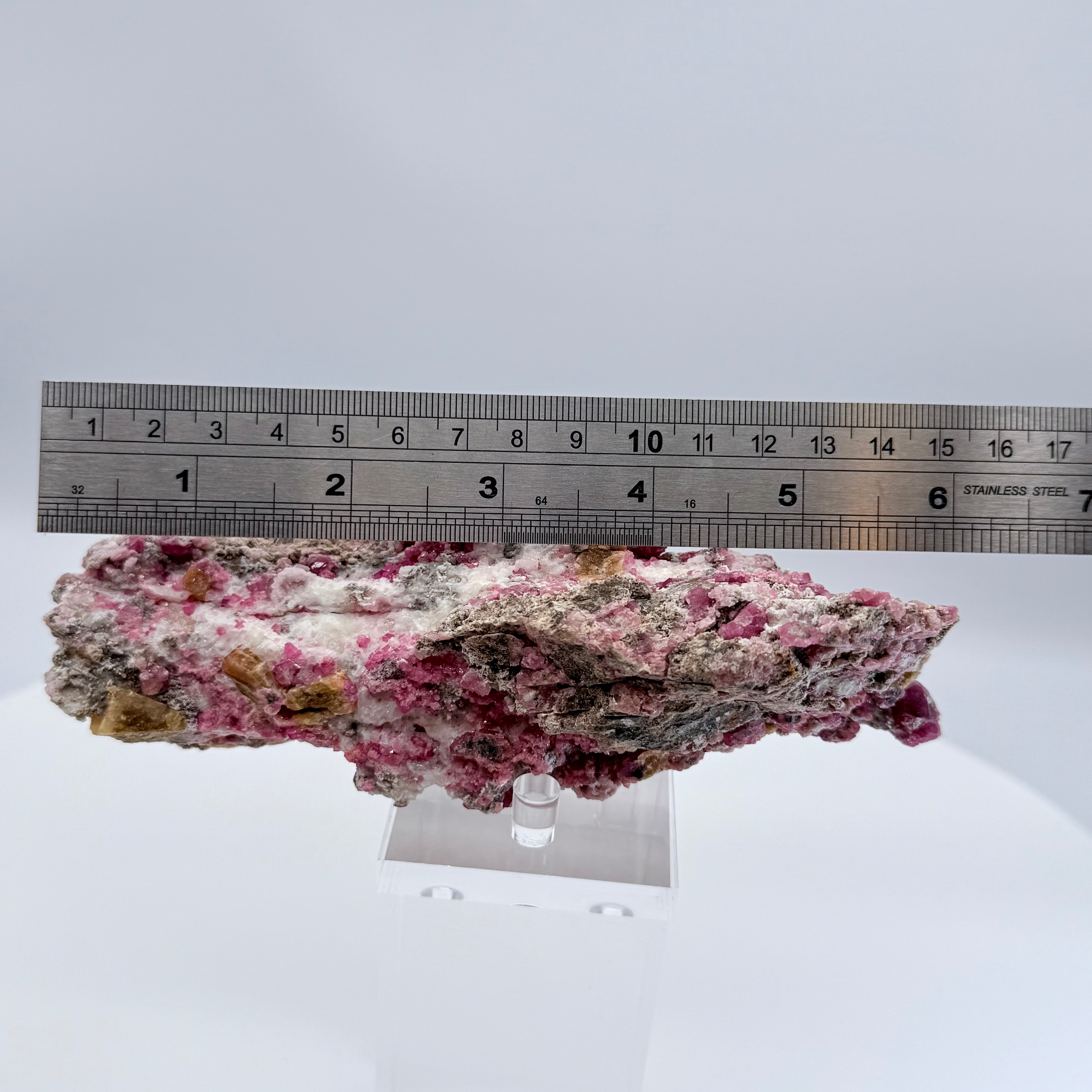 Raspberry Grossular Garnet 16x5cm