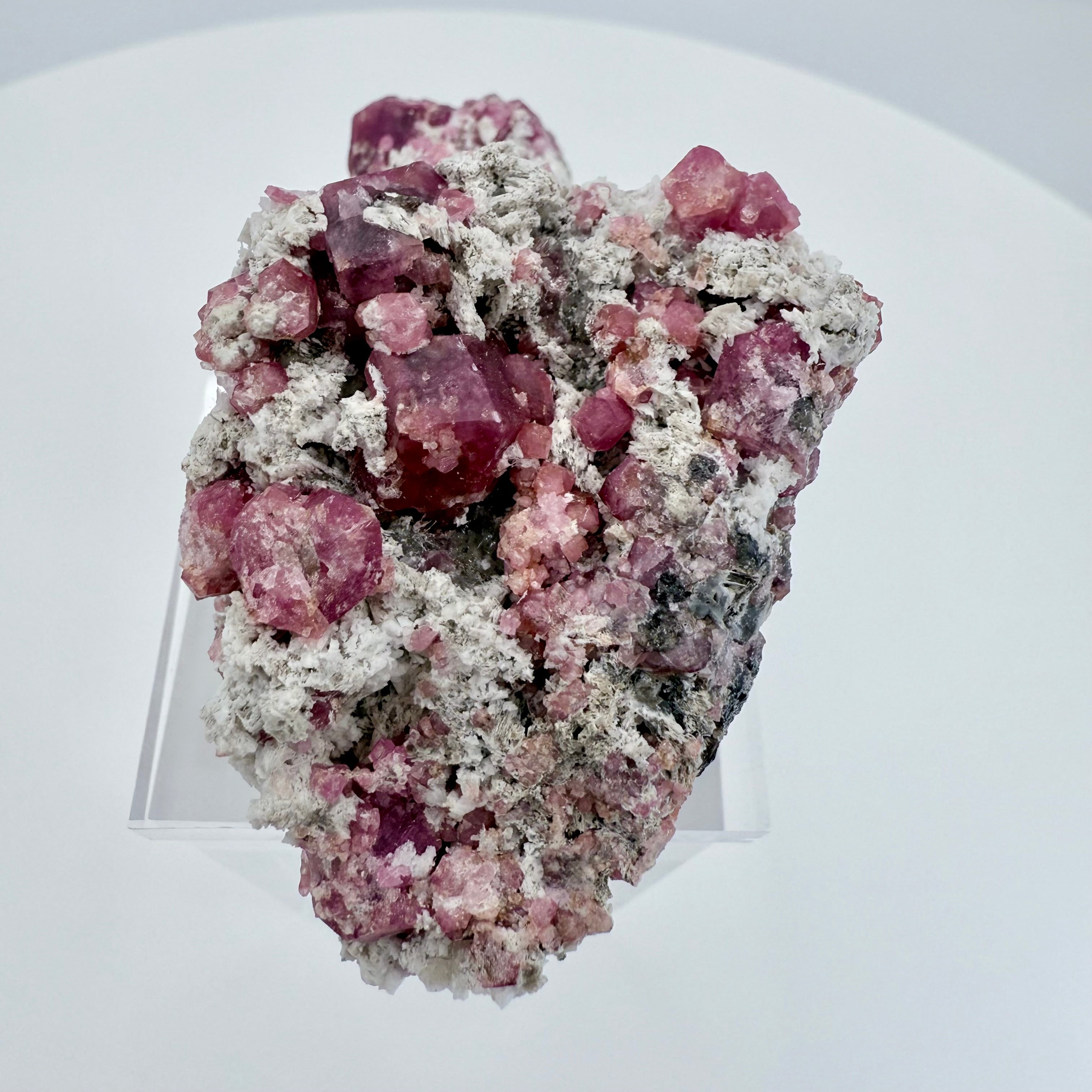 Raspberry Grossular Garnet 8.5cmx5cm